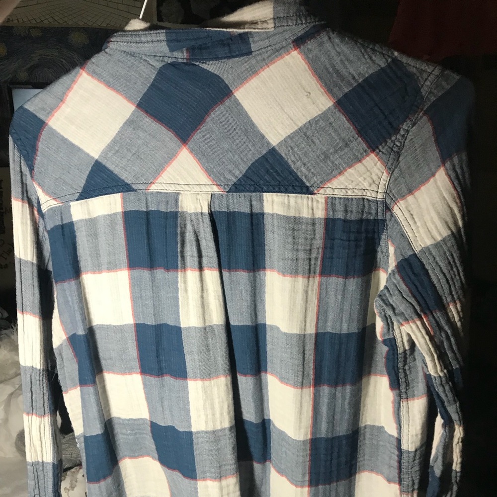 LEVI’S plaid button down - Picture 4 of 4